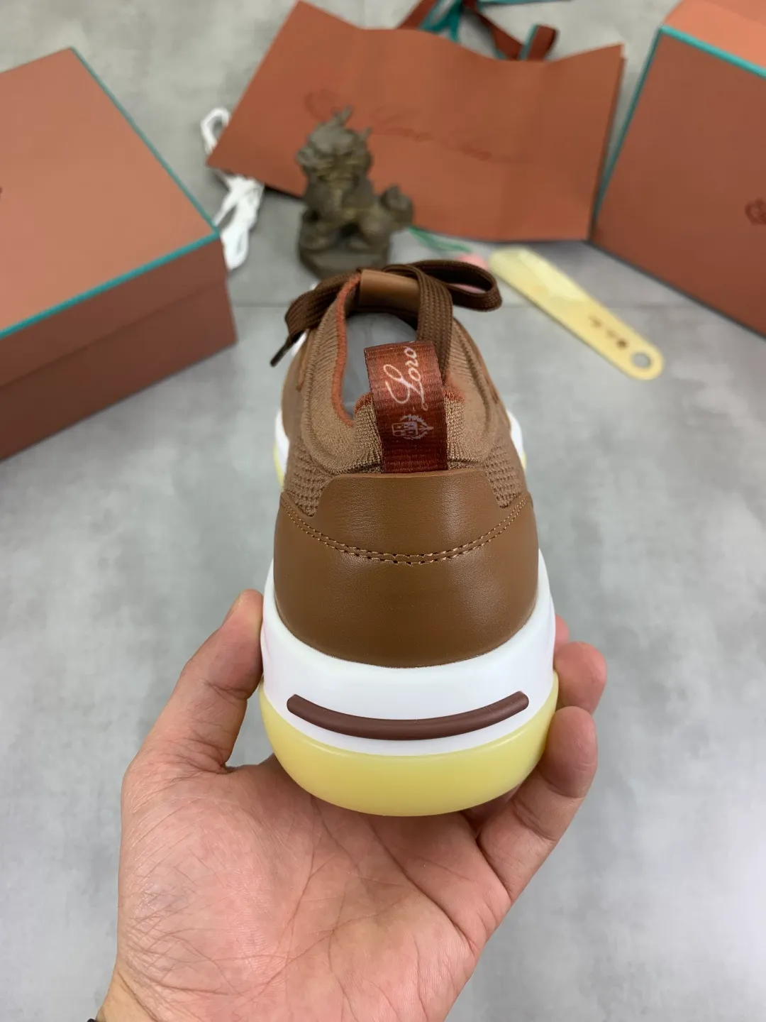Men's Men's Shoes 💰P620 New 💰High Quality Latest Casual Shoes Loro Piana 💯Top Authentic Grade💯Buy the original 1:1 copy💯 Founded the existing Loro Piana company on April 24, 1924. It is now the sixth generation of family business, providing top quality products to customers who are discerning about taste and quality. Imported original fly woven fabric with cowhide fabric, plain calfskin lining, hand-stitched thread with cowhide feet, original packaging, code number: 38-44 (customized for 45 and 46), seven colors available